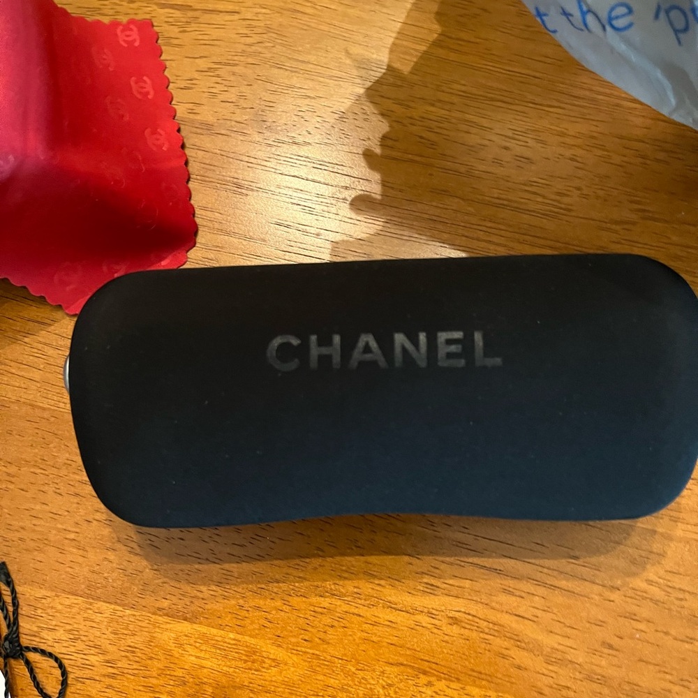 CHANEL Tortoise Shell Sunglasses - Picture 5 of 8